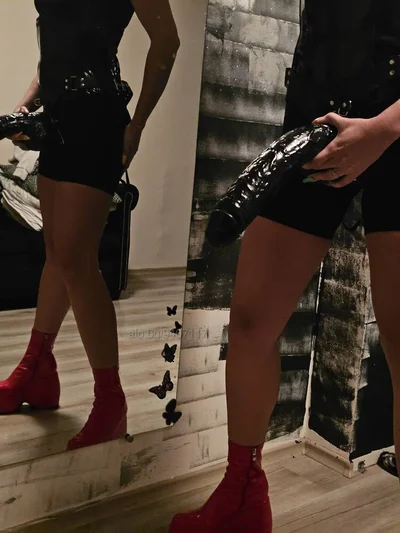 Компаньонка София - Mistress Alessa // само - Играчки, Пенис колан, Строга господарка - снимка 3