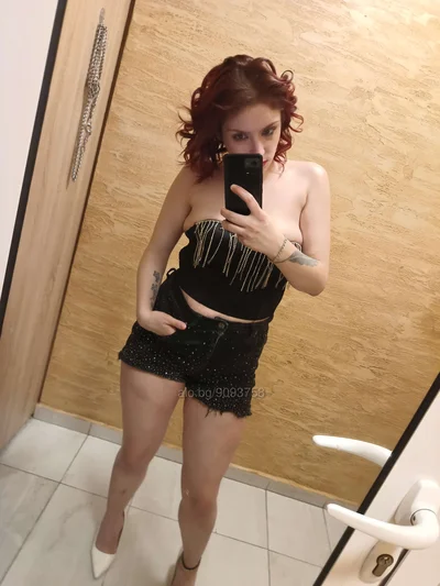 Компаньонка София - Свирка в кола 20с кондом 35 без