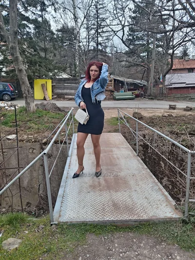 Компаньонка София - Свирка в кола 25с - GFE, Френска с презерватив, Френска без презерватив - снимка 2