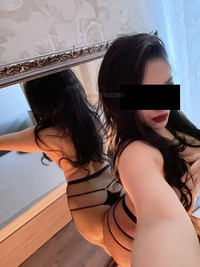 Компаньонка София - Каролина Херера - снимка 1